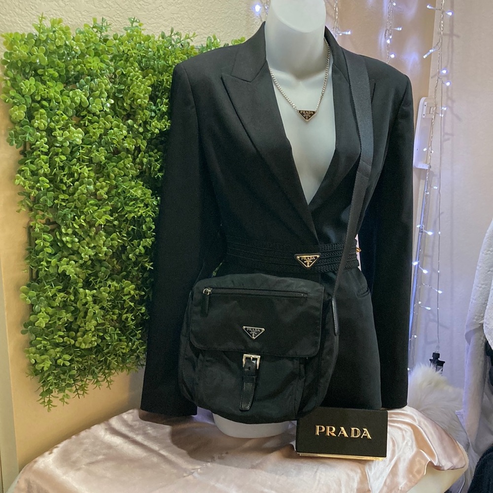 🔥Flash Sale🔥 ❤️ Prada Vintage Nylon Messenger Bag ❤️ - Picture 3 of 17